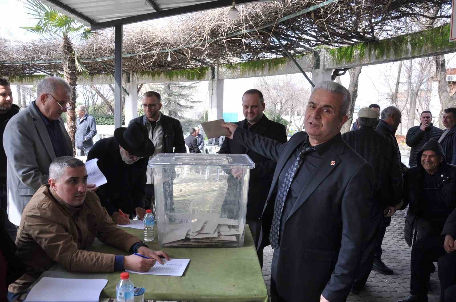 Salihlili muhtarlar yeni başkanını se&ccedil;ti
