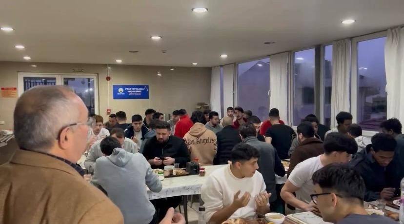 &Ouml;ğrencilerle iftarda bir araya geldiler
