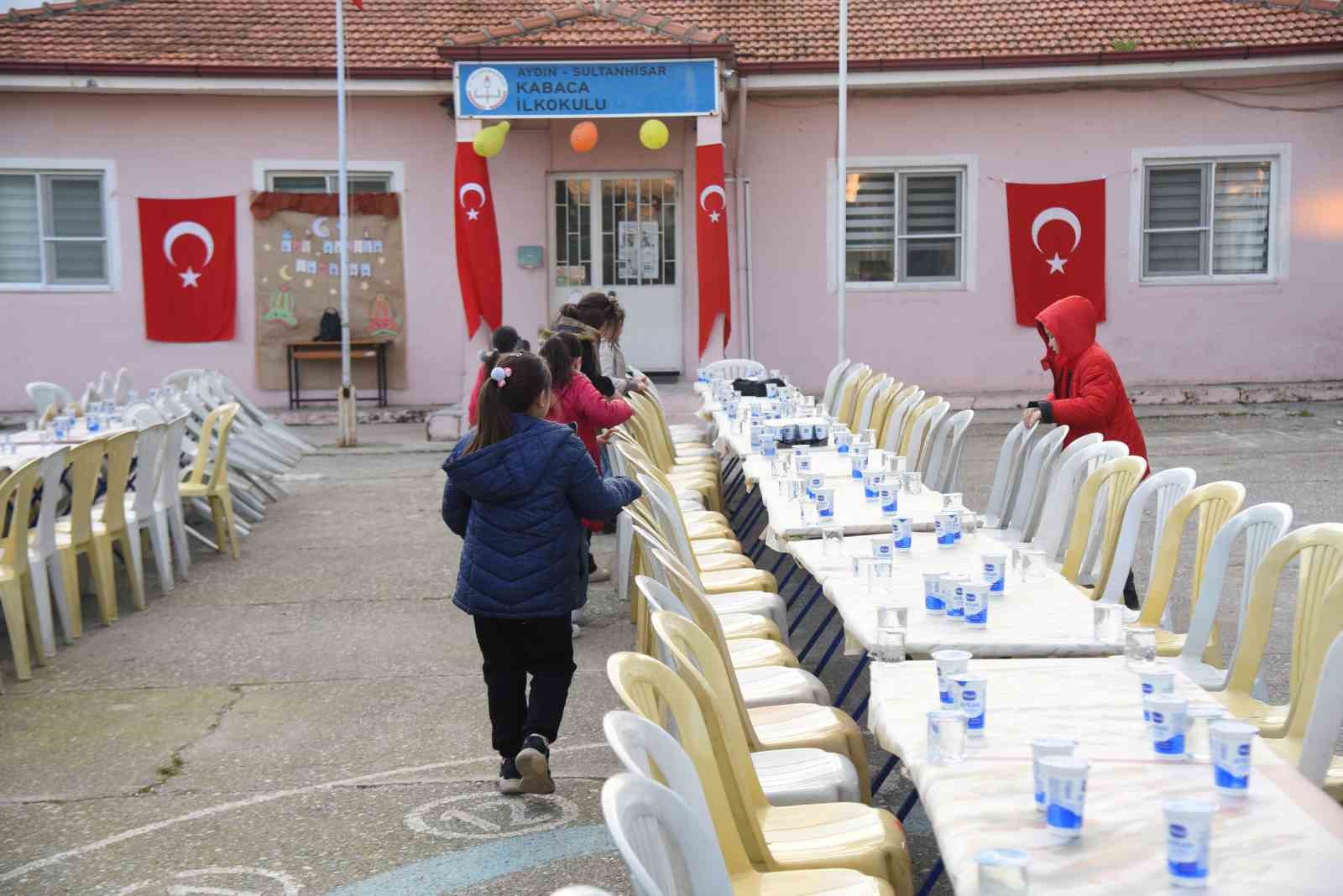 &Ouml;ğrenciler, velileri ile iftarda buluştu
