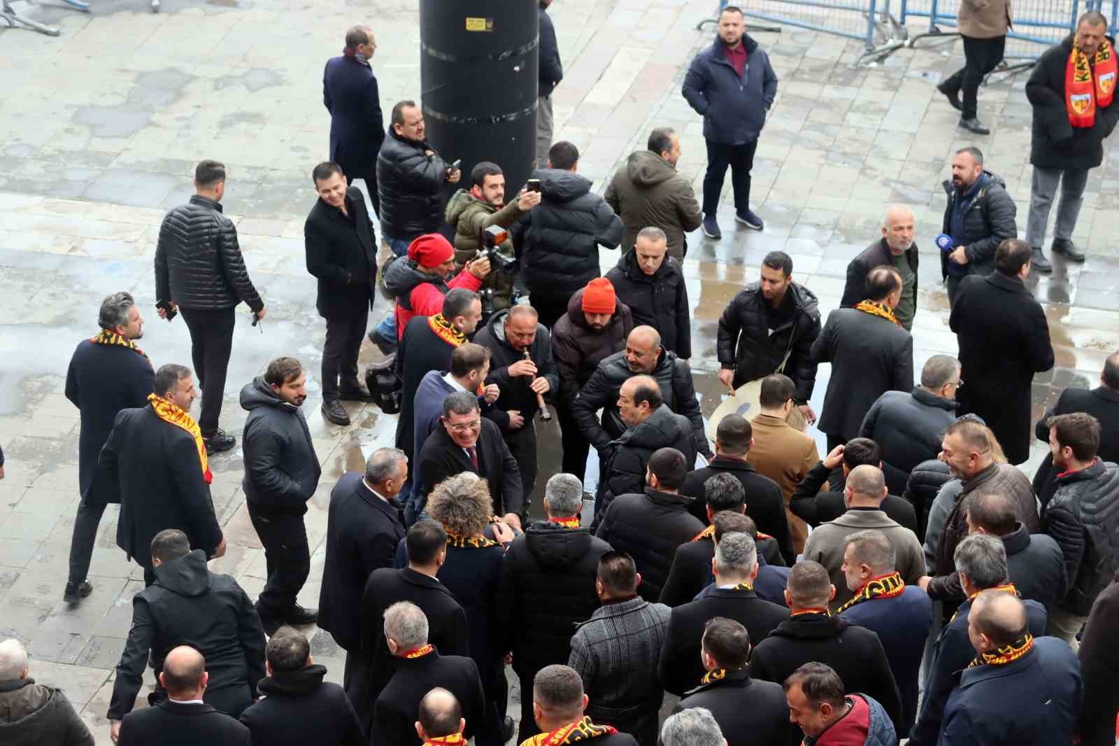 Kayserispor&rsquo;da Başkan Nurettin A&ccedil;ıkalın g&uuml;ven tazeledi
