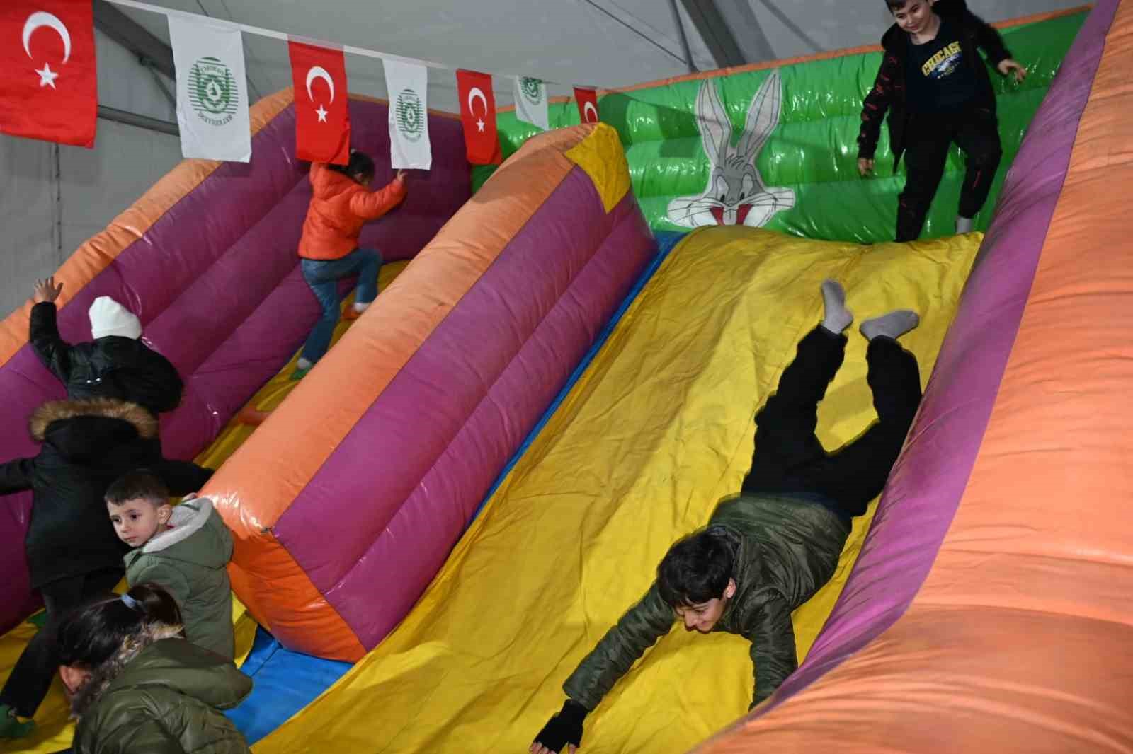 Demirci&rsquo;de Ramazan, &ccedil;ocukların sevinciyle ta&ccedil;landı
