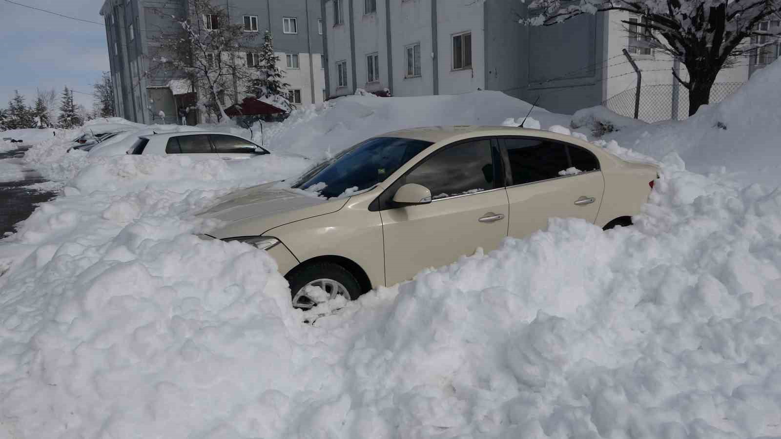 Bitlis&rsquo;te yoğun karla m&uuml;cadele &ccedil;alışması
