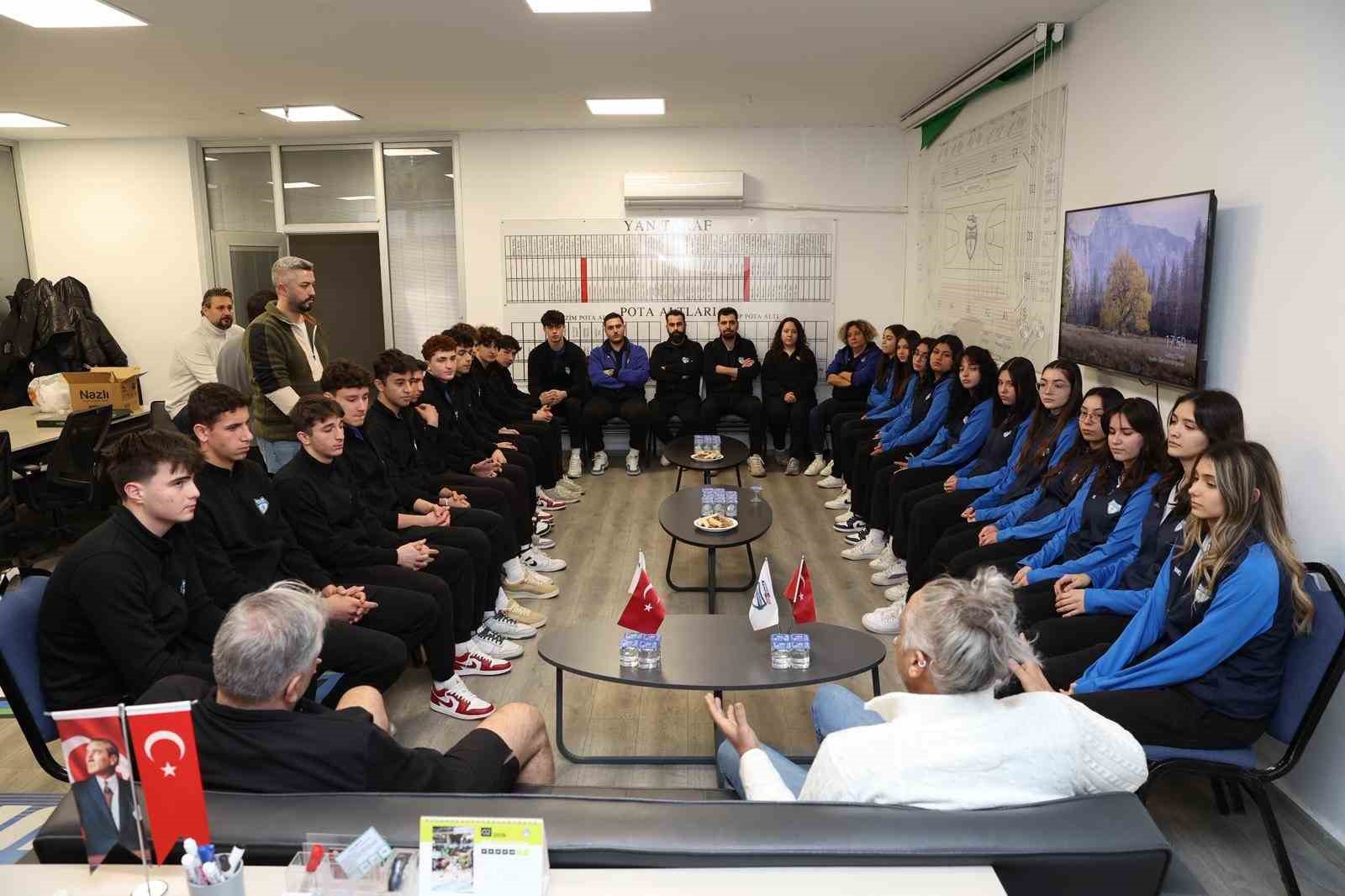 Merkezefendi Belediyesi Gen&ccedil;lik ve Spor Kul&uuml;b&uuml;&rsquo;nde şampiyona heyecanı yaşanıyor
