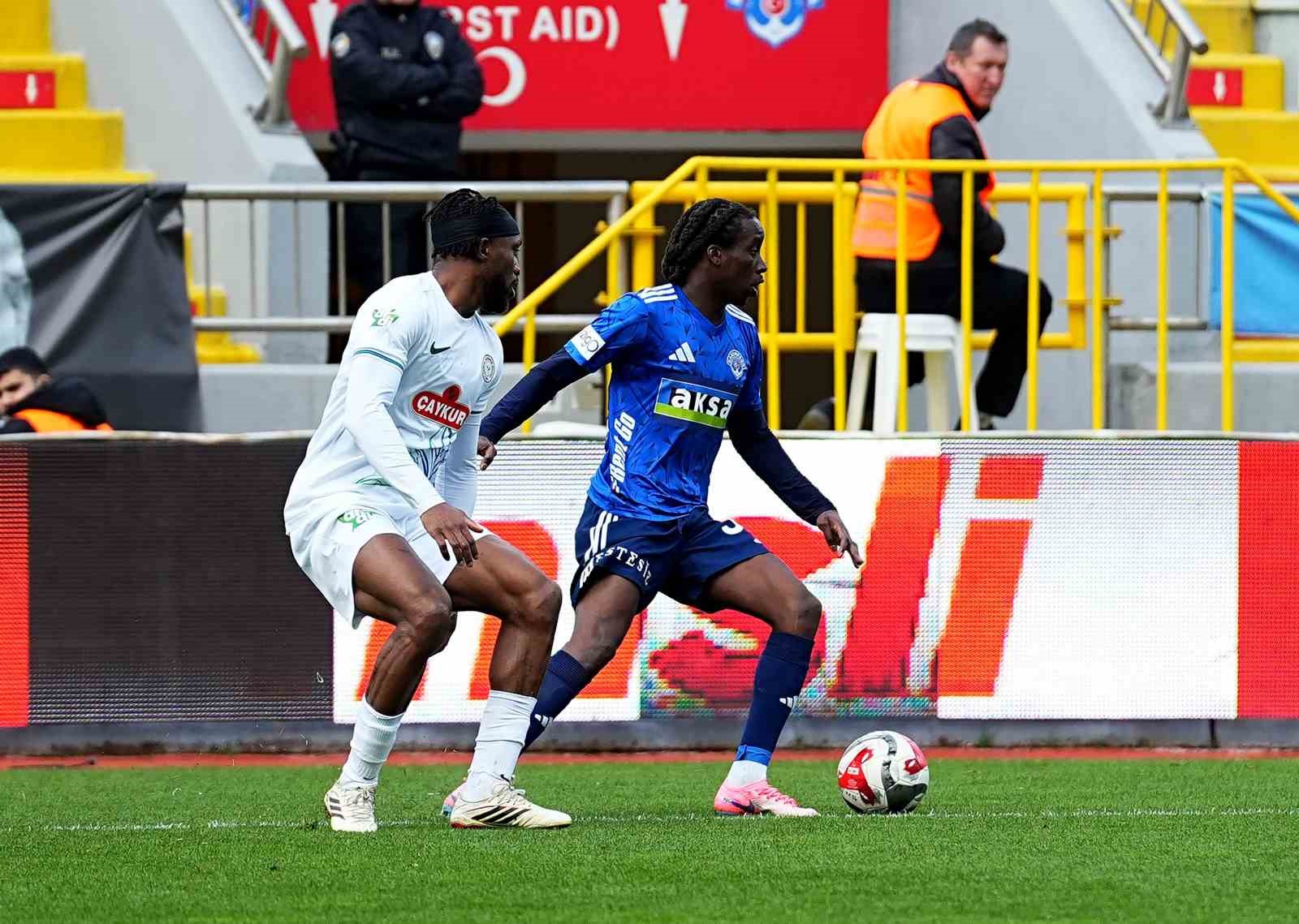 Trendyol S&uuml;per Lig: Kasımpaşa: 0 - &Ccedil;aykur Rizespor: 1 (İlk yarı)
