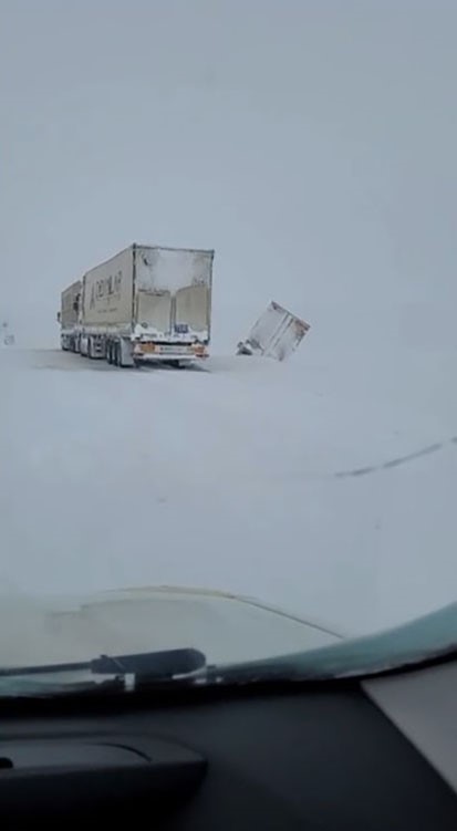 Kars&rsquo;ta kar, kazaları beraberinde getirdi
