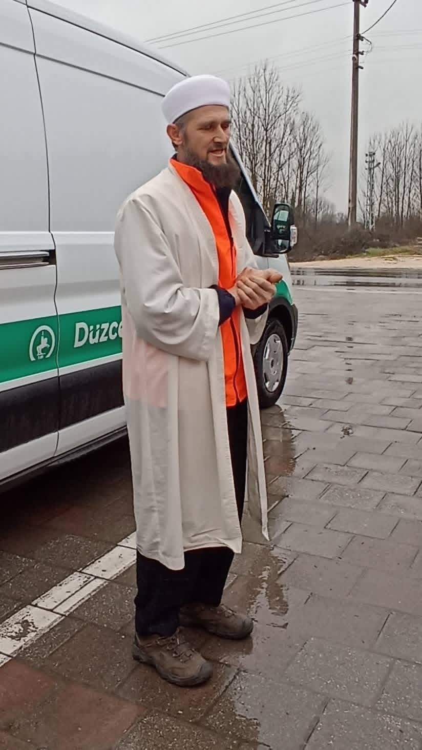 Vefat eden ka&ccedil;ak g&ouml;&ccedil;menler D&uuml;zce&rsquo;de defnedildi
