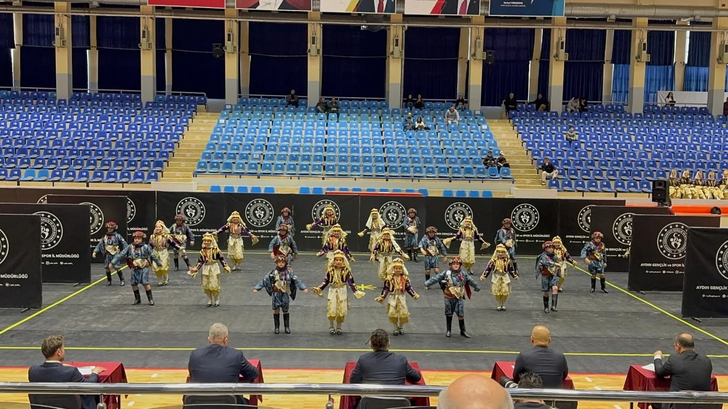 Minik efeler birincilik için yarıştı