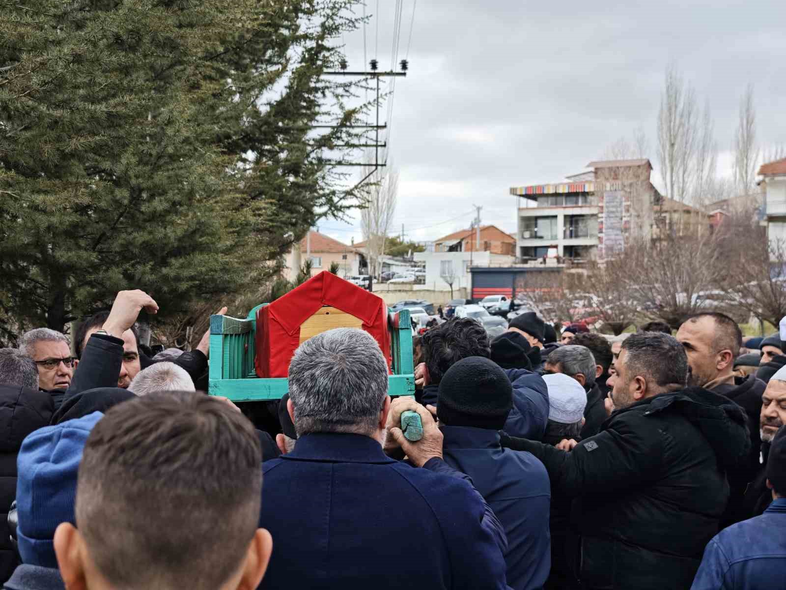 Kalp krizi sonrası vefat eden belediye başkanı toprağa verildi
