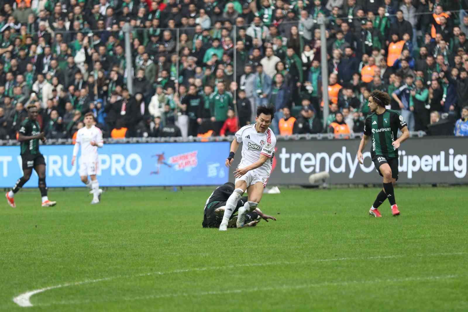 Trendyol S&uuml;per Lig: Kocaelispor: 0 - Beşiktaş: 0 (İlk yarı)
