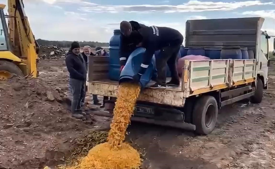 Babaeski&rsquo;de ruhsatsız turşu imalathanesine baskın: 2,5 ton &uuml;r&uuml;n imha edildi
