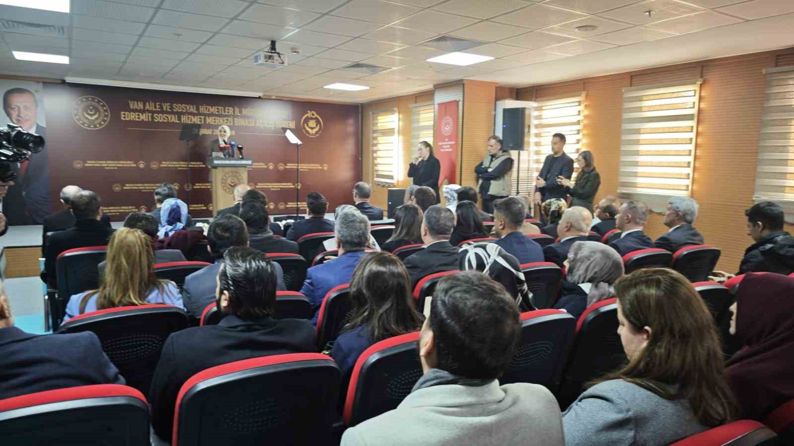 Bakan G&ouml;ktaş: "28 Şubat&rsquo;ın karanlık izlerini silmek i&ccedil;in gece g&uuml;nd&uuml;z demeden &ccedil;alışmaya devam edeceğiz"
