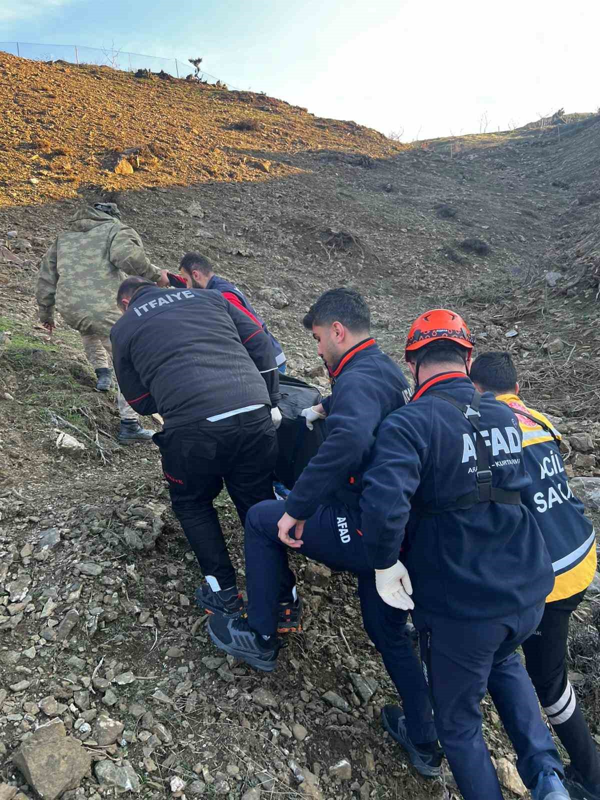 Siirt&rsquo;te otomobil şarampole yuvarlandı: 1 &ouml;l&uuml;, 1 yaralı
