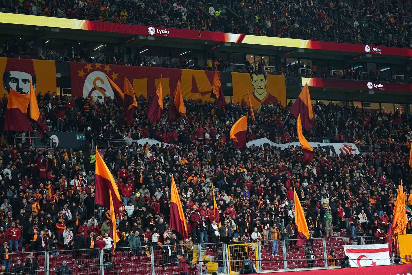 Trendyol Süper Lig: Galatasaray: 0 - Corendon Alanyaspor: 0 (Maç devam ediyor)