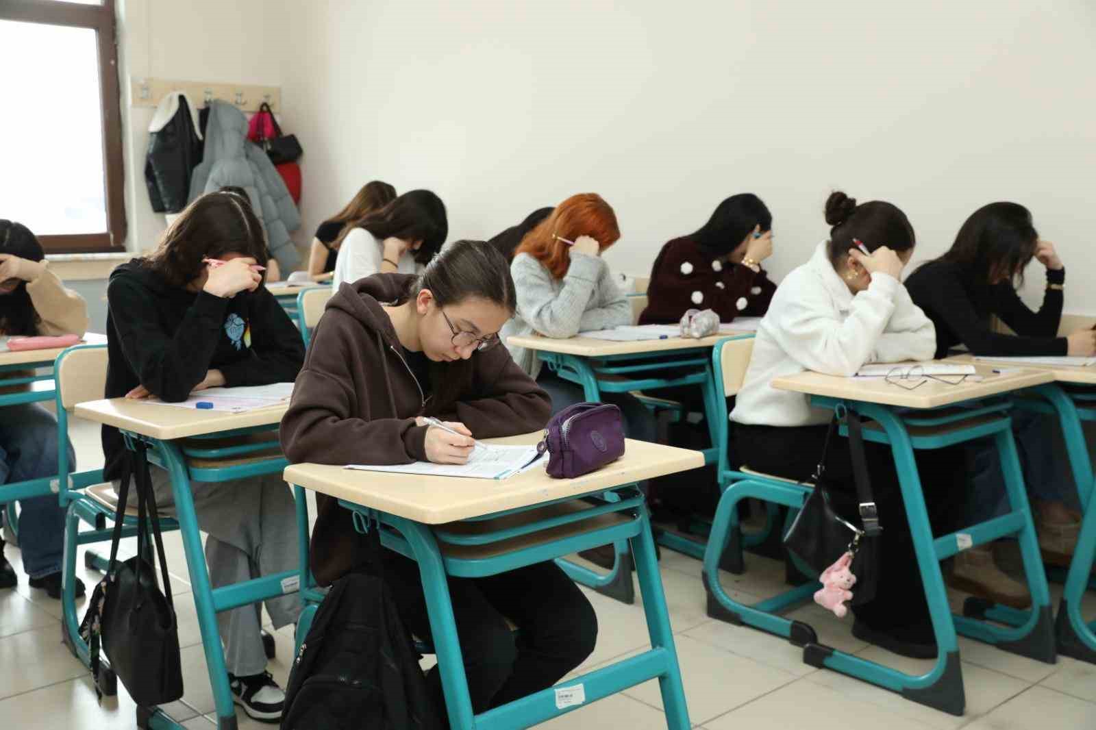 B&uuml;y&uuml;kşehir KAYMEK&rsquo;ten MS&Uuml; sınavına hazırlık yolunda &uuml;cretsiz deneme sınavı
