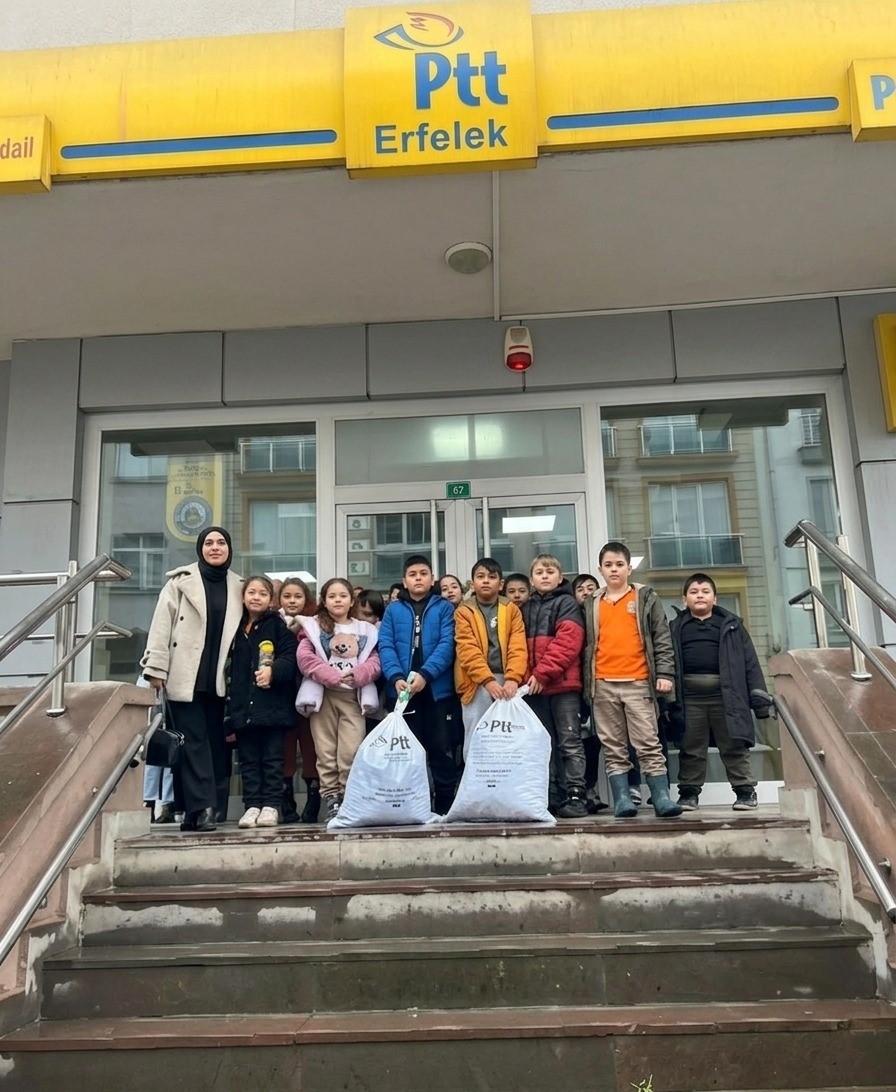 Sinop’ta öğrenciler topladıkları mavi kapakları derneğe gönderdi