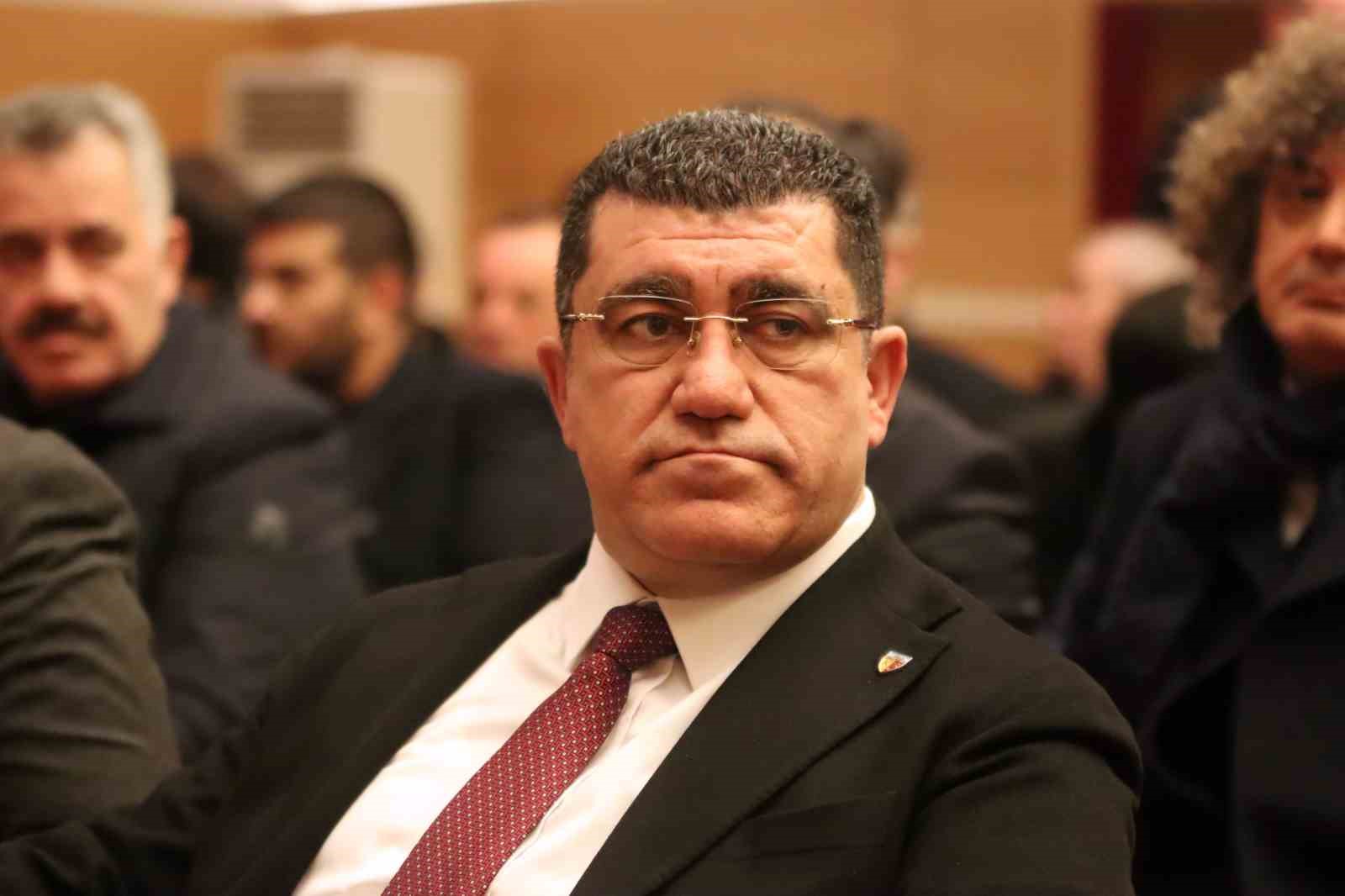 Kayserispor’da Başkan Nurettin Açıkalın güven tazeledi