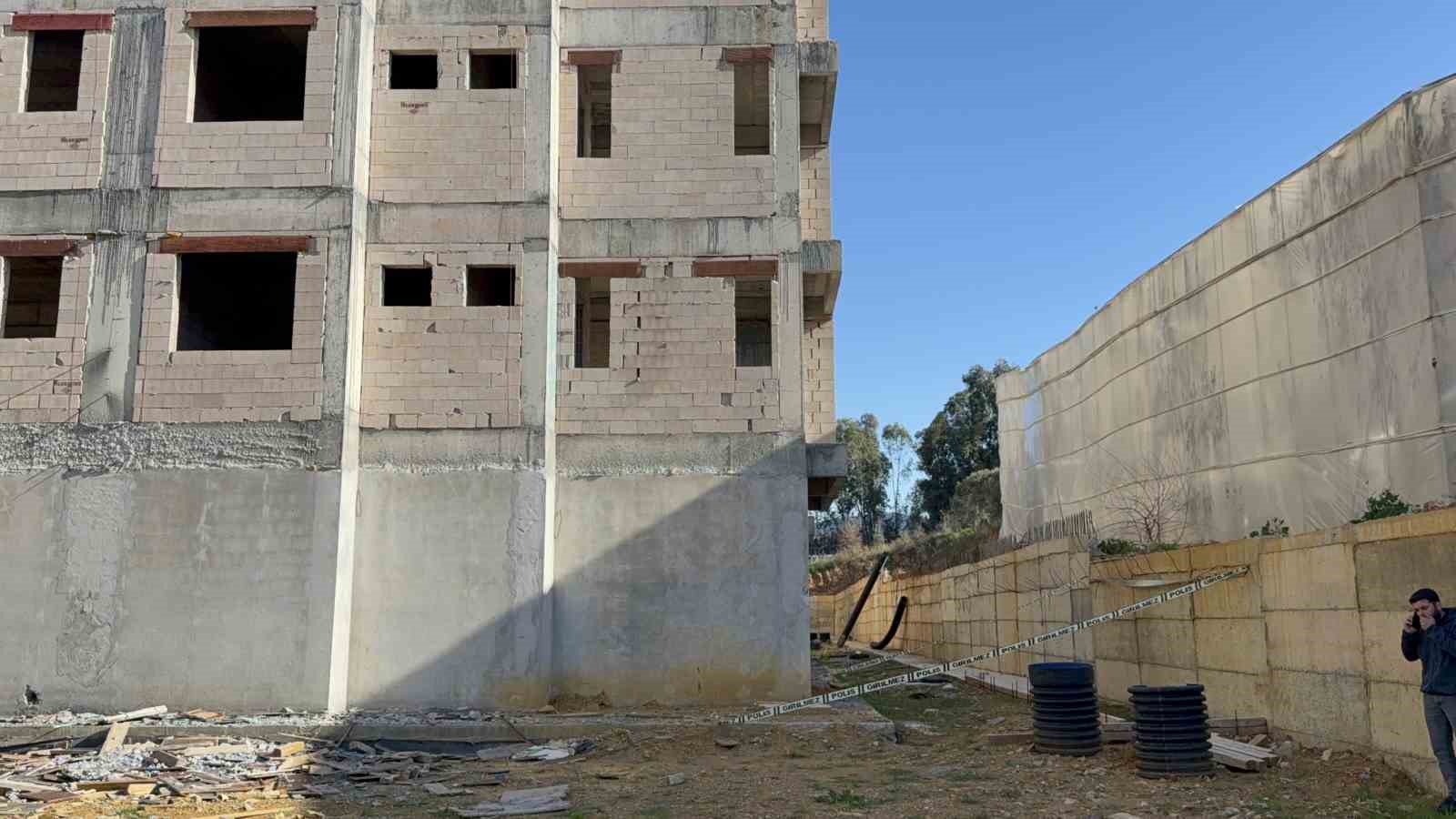 Antalya&rsquo;da inşaatın 5&rsquo;nci katından d&uuml;şen iş&ccedil;i yaralandı
