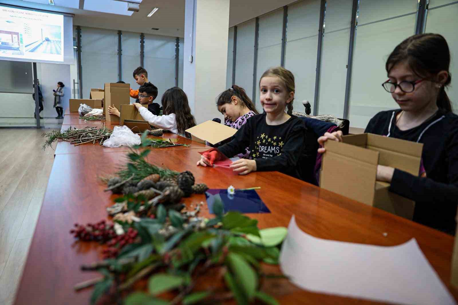 &Ccedil;ocuklar bir g&uuml;nl&uuml;ğ&uuml;ne mimar oldu
