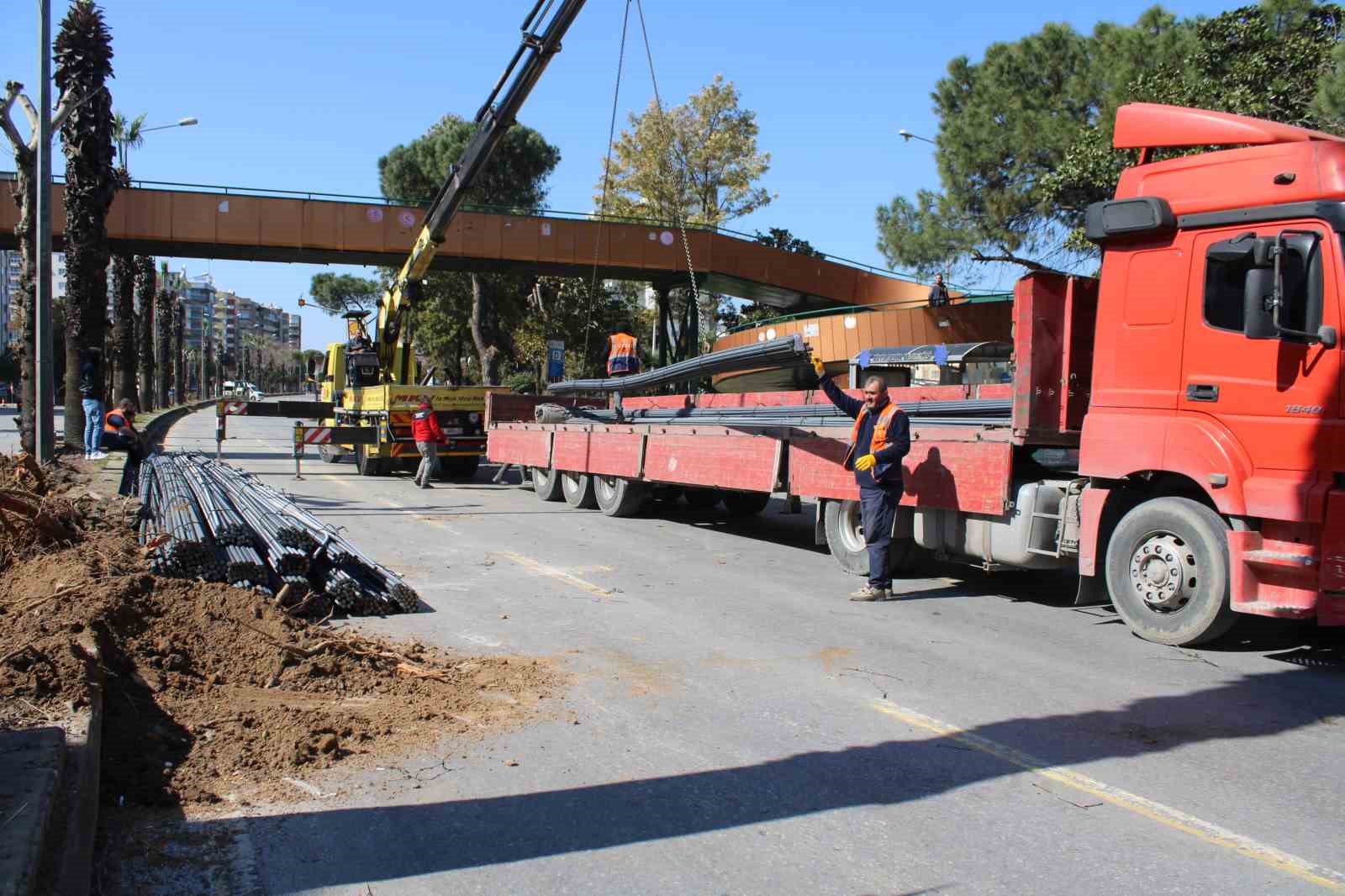 Yeni D&ouml;rtyol K&ouml;pr&uuml;l&uuml; Kavşağı Projesi&rsquo;nde &ccedil;alışmalar başladı
