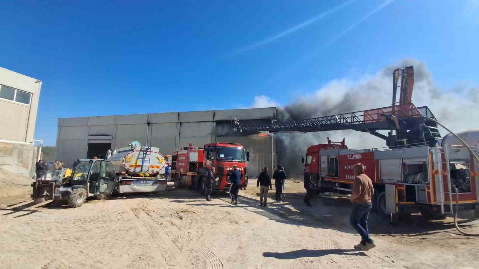 Didim sanayisindeki yangın korkuttu
