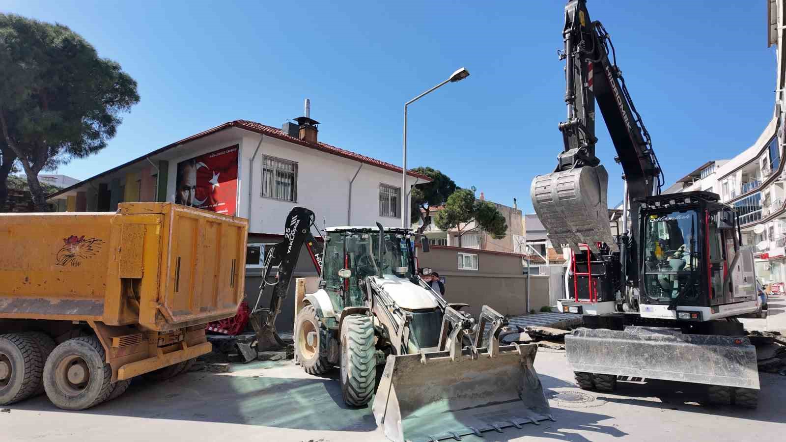 S&ouml;ke&rsquo;de Yol Yenileme Hamlesi Başladı
