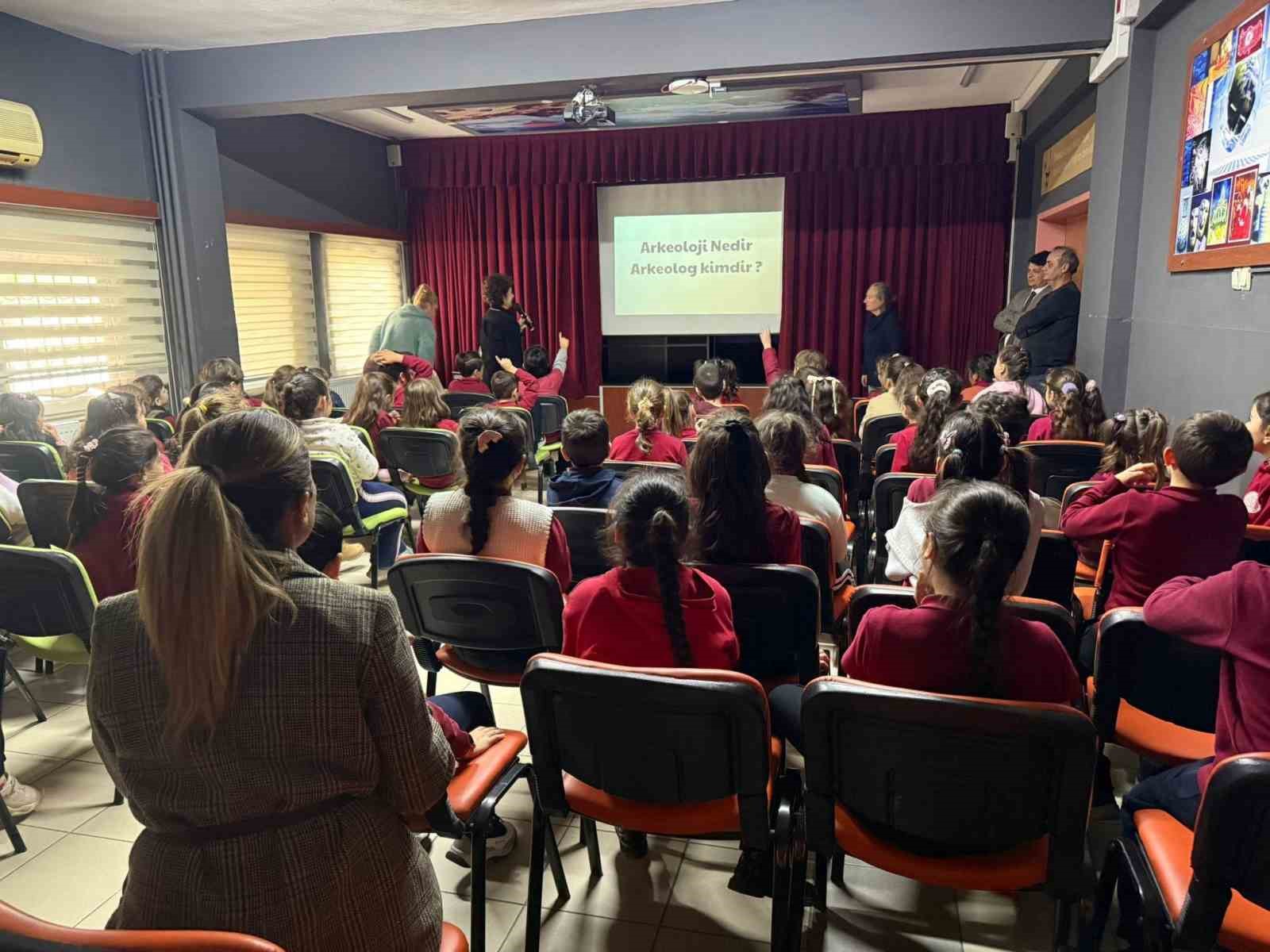 Antandros Derneği&rsquo;nden minik &ouml;ğrencilere k&uuml;lt&uuml;rel miras sunumu
