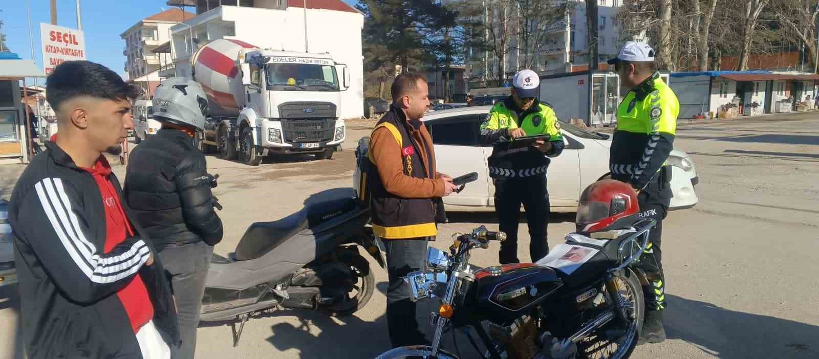 Plakasız trafiğe &ccedil;ıkan s&uuml;r&uuml;c&uuml;ye 48 bin TL ceza kesildi
