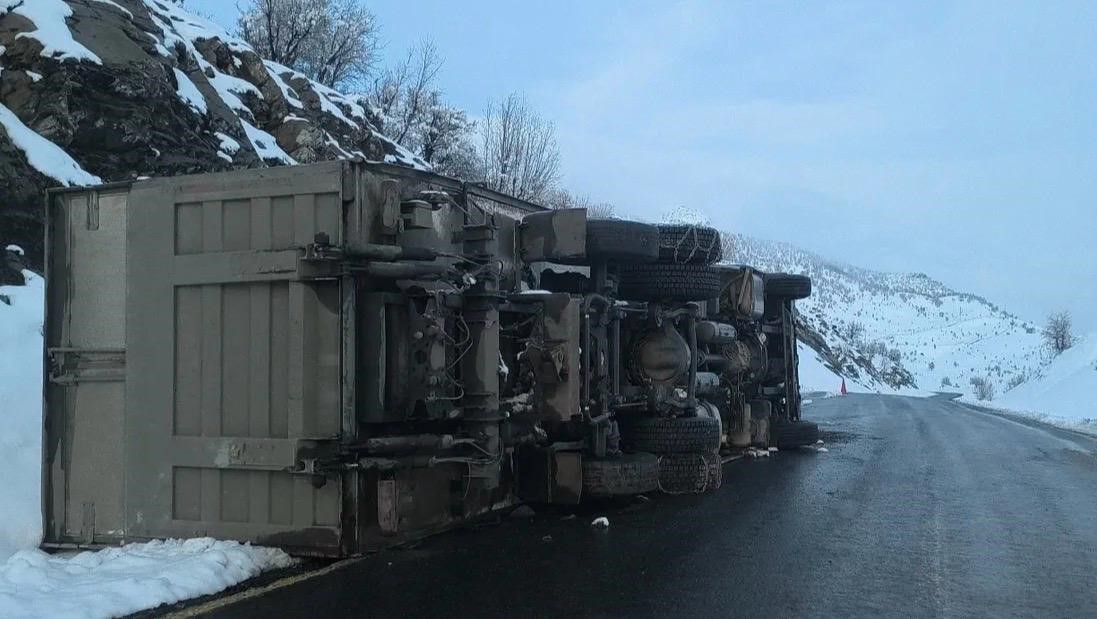 Uludere&rsquo;de trafik kazası: 2 kişi yaralandı
