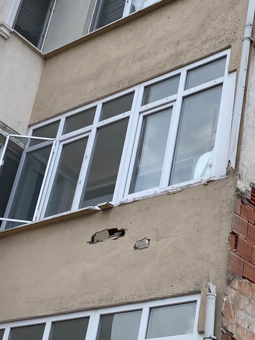 Karacabey&rsquo;de inşaat &ccedil;alışması yan binaya zarar verdi
