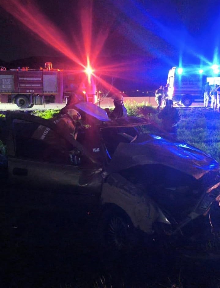 Kırıkhan&rsquo;da hurdaya d&ouml;nen otomobilin s&uuml;r&uuml;c&uuml;s&uuml; yaralandı
