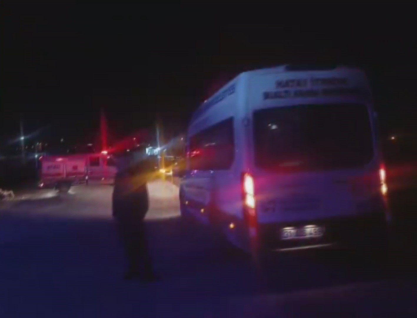 G&ouml;lette aranan &ccedil;ocuk sağlıklı şekilde bulunarak ailesine teslim edildi
