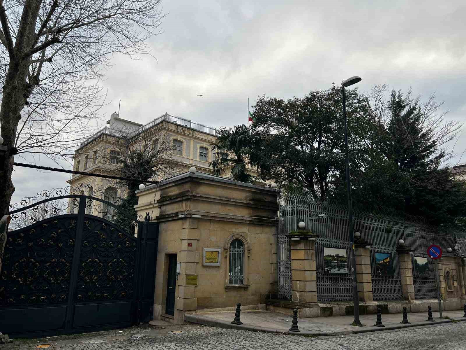 İran Başkonsolosluğu&rsquo;nda bayrak yarıya indirildi

