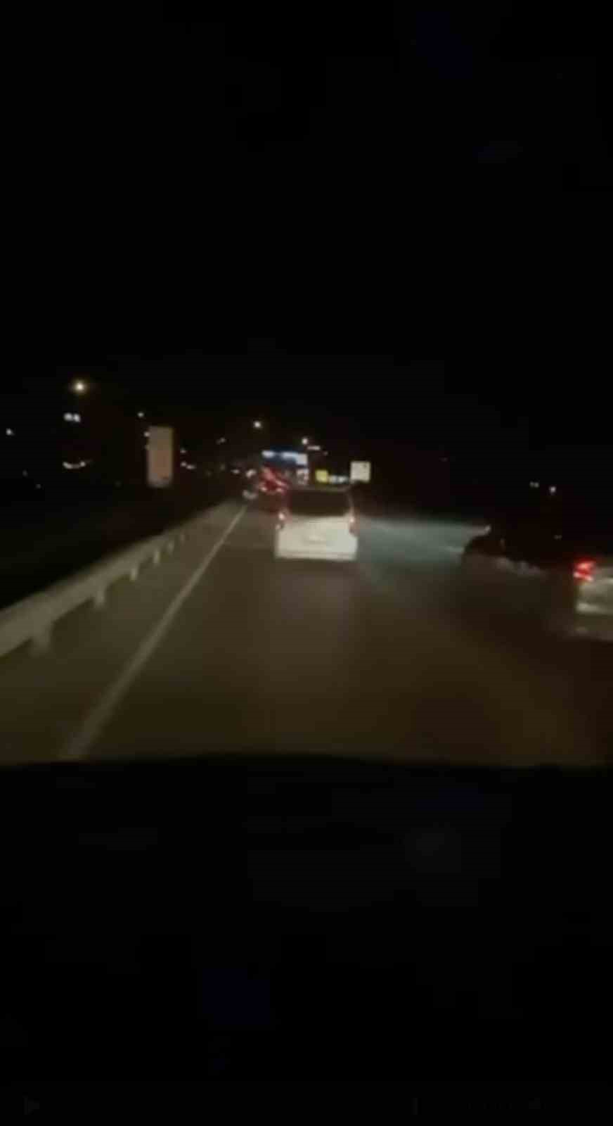 Bursa’da servis minibüsüne çarpan kamyoneti 3 kilometre sonra durdurabildi