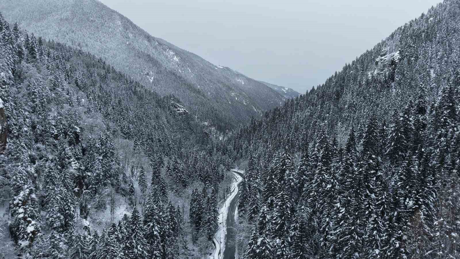 S&uuml;mela Manastırı beyaza, Altındere Vadisi sessizliğe b&uuml;r&uuml;nd&uuml;
