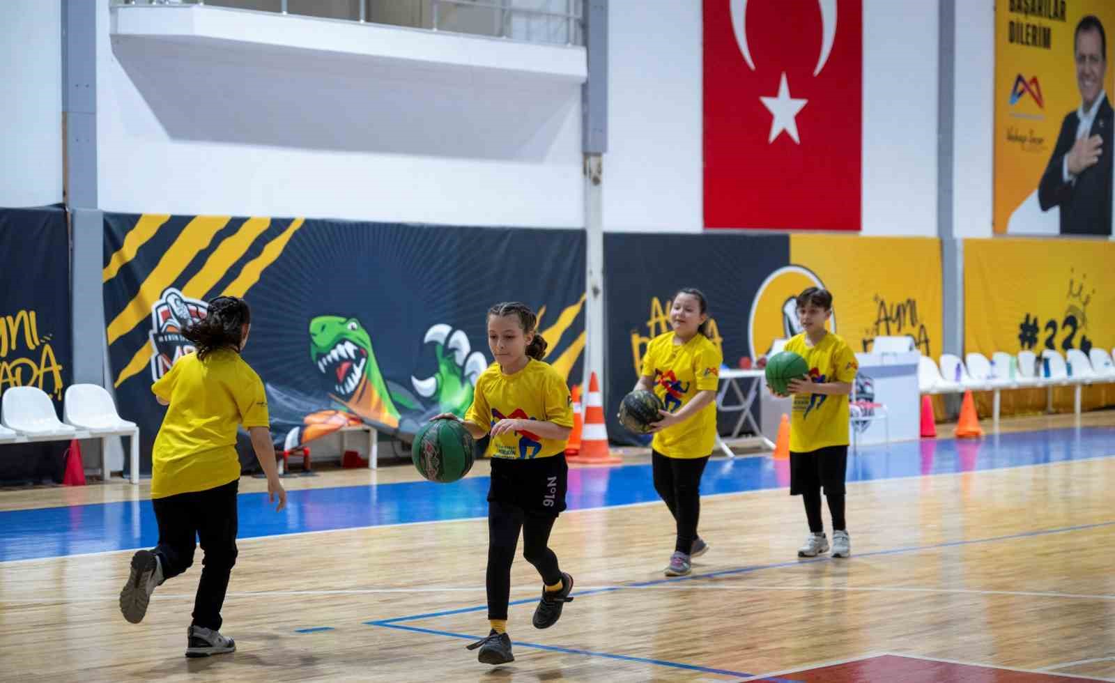 Hem spor hem kardeşlik: D&ouml;rd&uuml;zler basketbolda buluştu
