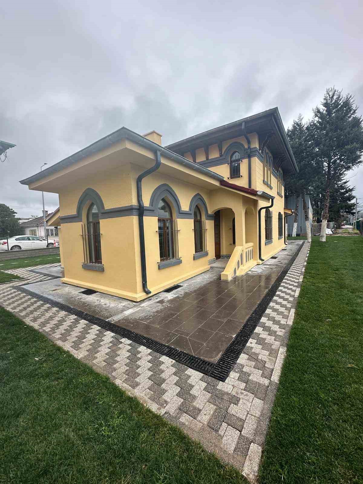 Bakan Uraloğlu: "60 Gar ve istasyonumuzu hem tarihi kimliğini koruyarak hem de modern ihtiya&ccedil;lara uygun hale getirerek yeniledik"
