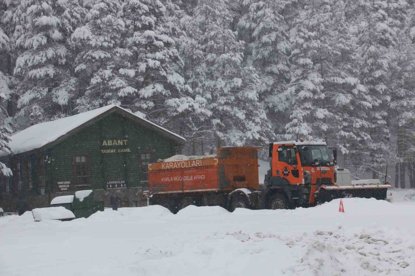 Abant Gölü Milli Parkı beyaza büründü