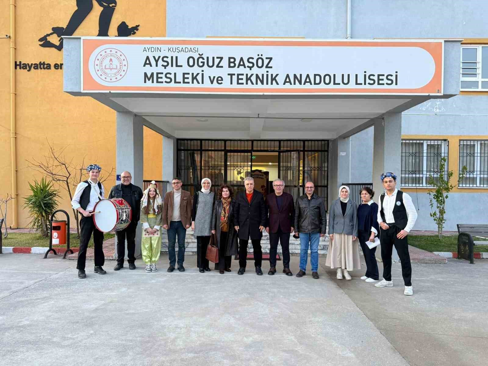 Kaymakam Keklik, Kuşadası&rsquo;nda &ouml;ğrencilerle iftarda buluştu
