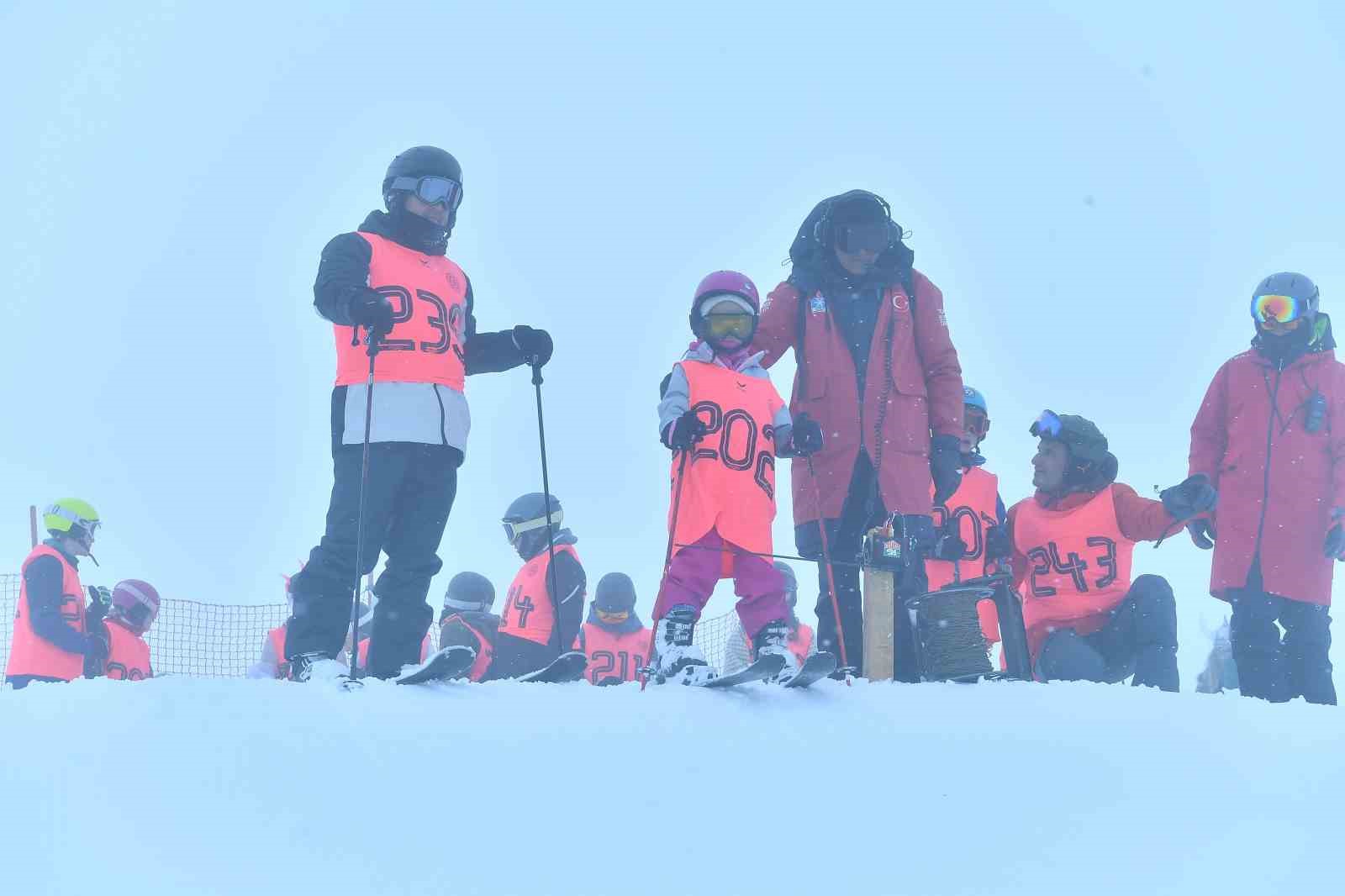 5. Diplomatik Kayak Yarışı’nda dereceye girenler ödüllendirildi