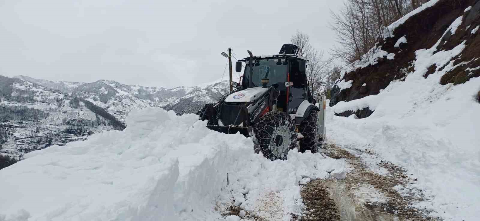 Trabzon&rsquo;da kapalı mahalle yolu kalmadı

