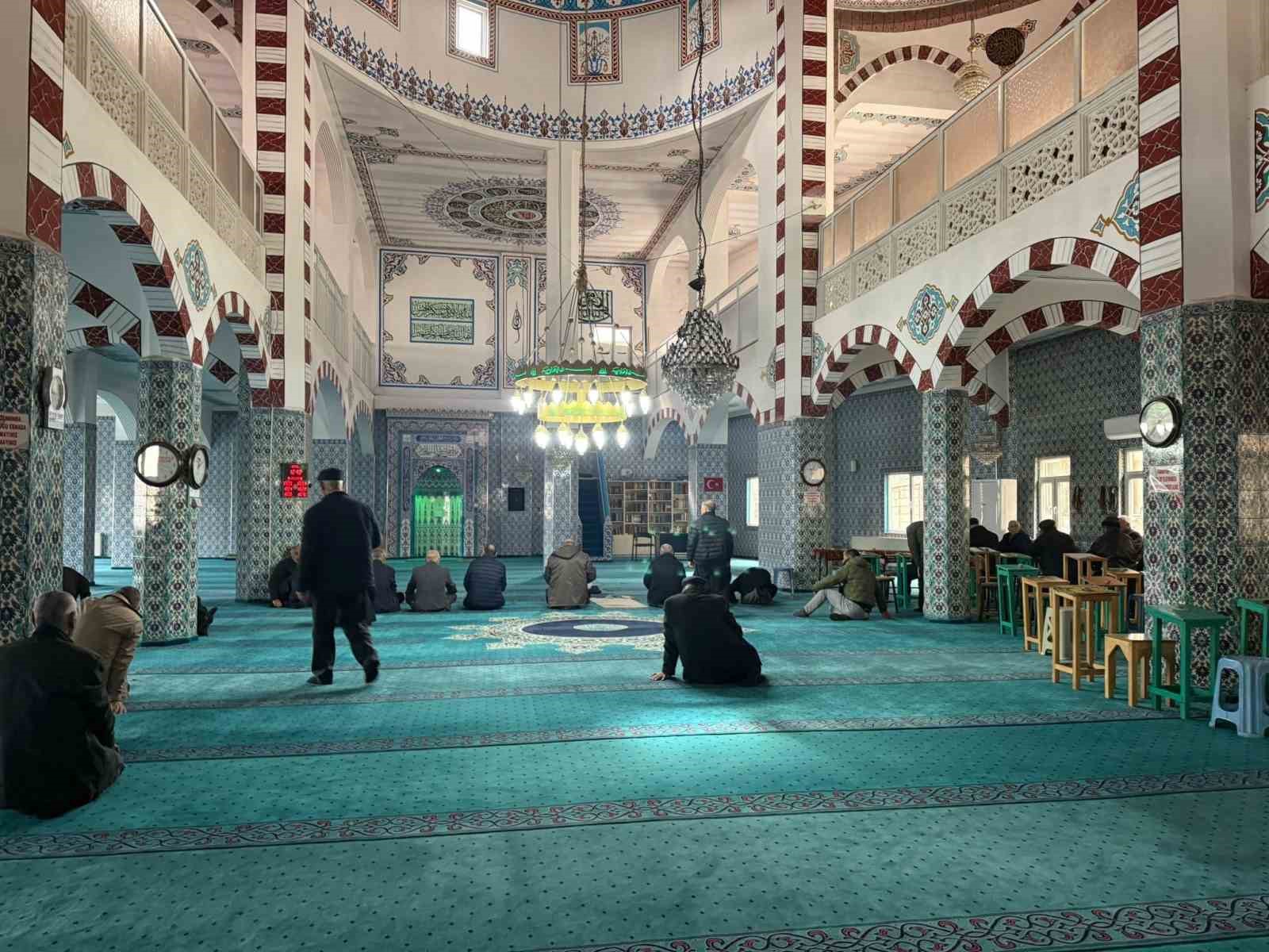 Iğdır’da Caferi camilerinde Hamaney ve hayatını kaybedenler için dualar okundu