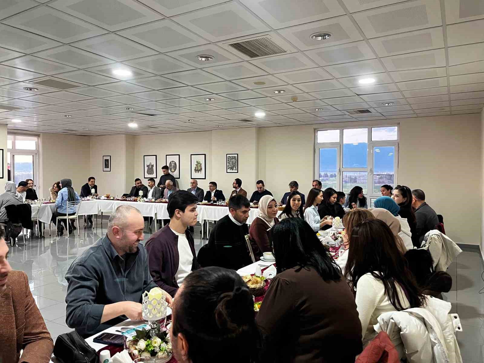 Burhaniye&rsquo;de akademik ve idari personel iftarda buluştu
