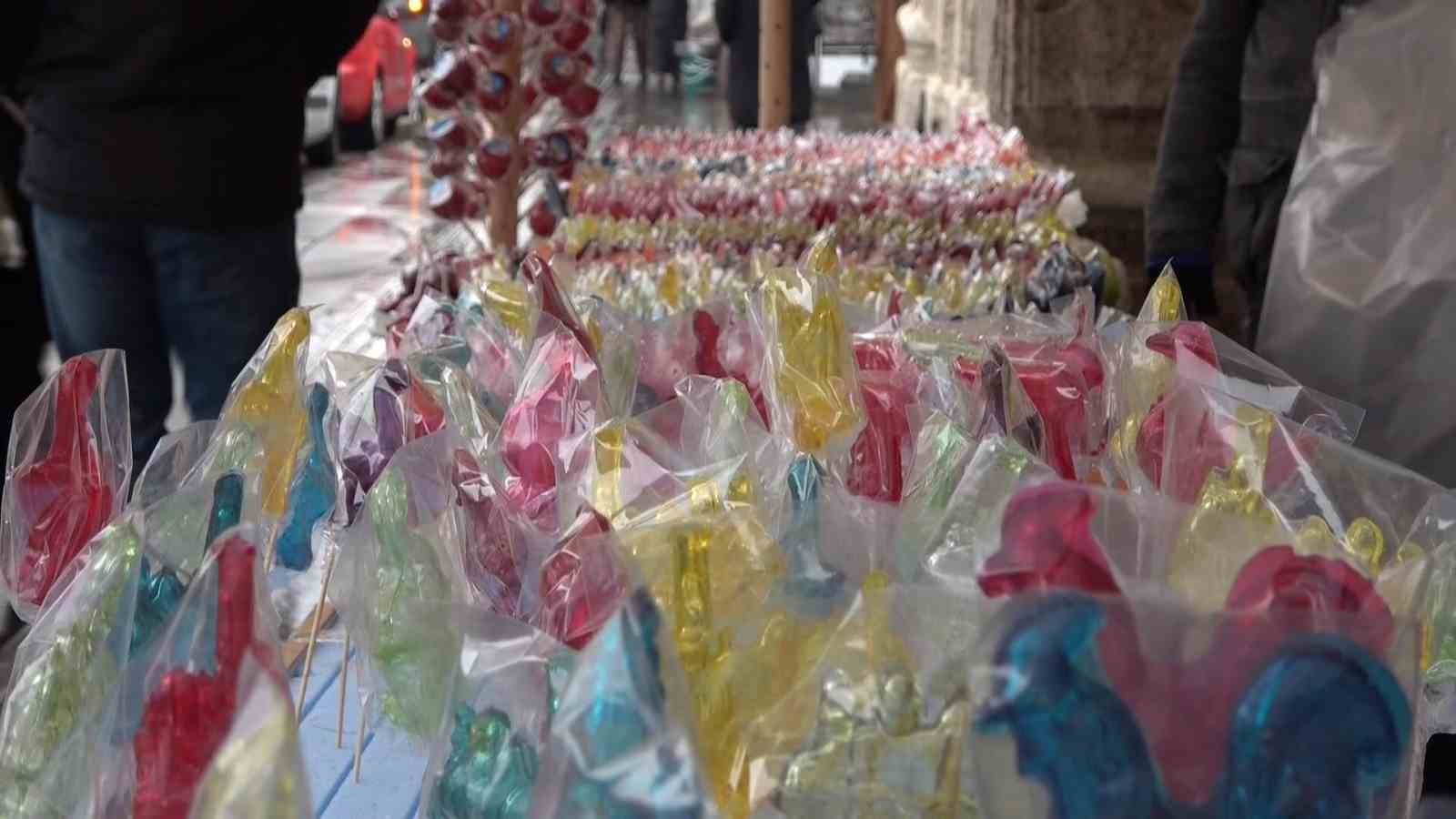 Sivas&rsquo;ta Ramazanın habercisi horoz şekerler tezgahlara d&ouml;nd&uuml;
