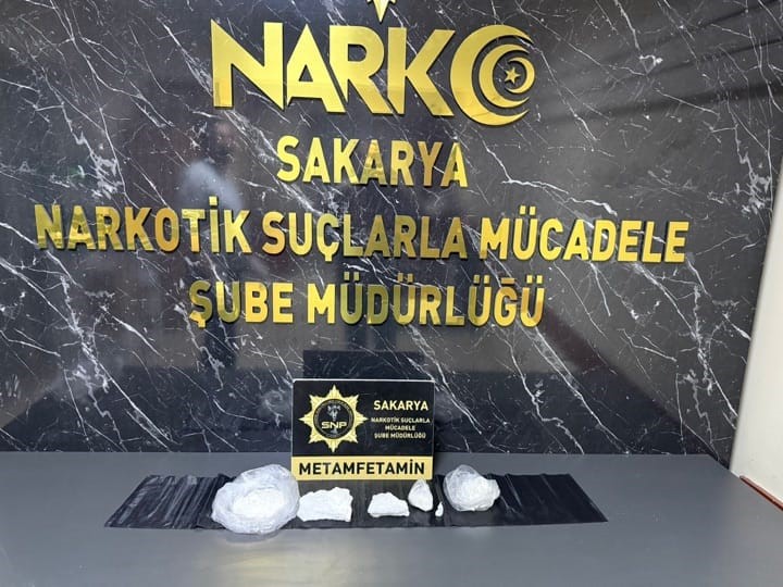 Sakarya emniyeti zehir tacirlerine ge&ccedil;it vermiyor: 1 tutuklama
