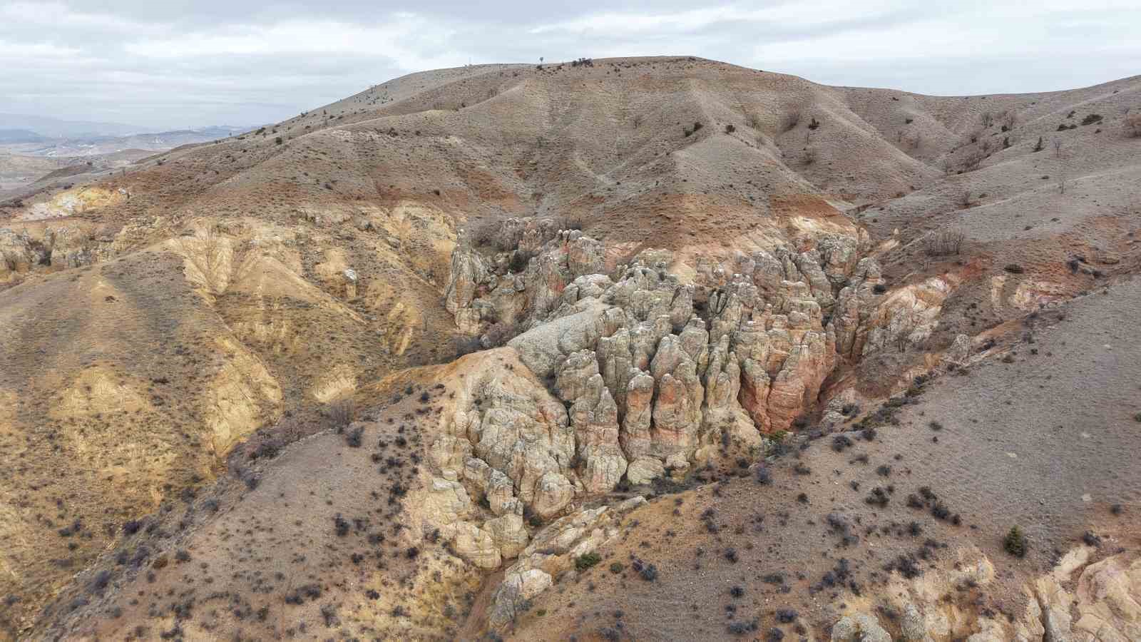 Kırıkkale&rsquo;de doğanın şekillendirdiği kayalar ilgi &ccedil;ekiyor
