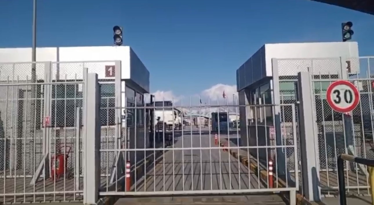 İran sınırındaki Esendere Sınır Kapısı&rsquo;nda ge&ccedil;işlere kısıtlama getirildi
