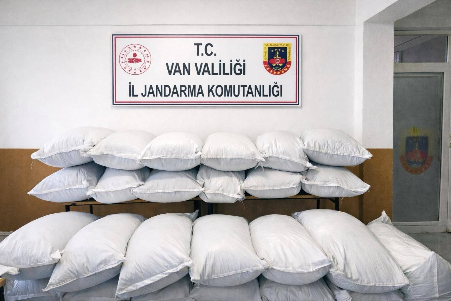 Van&rsquo;da 9 milyon 903 bin TL değerinde ka&ccedil;ak malzemeler ele ge&ccedil;irildi
