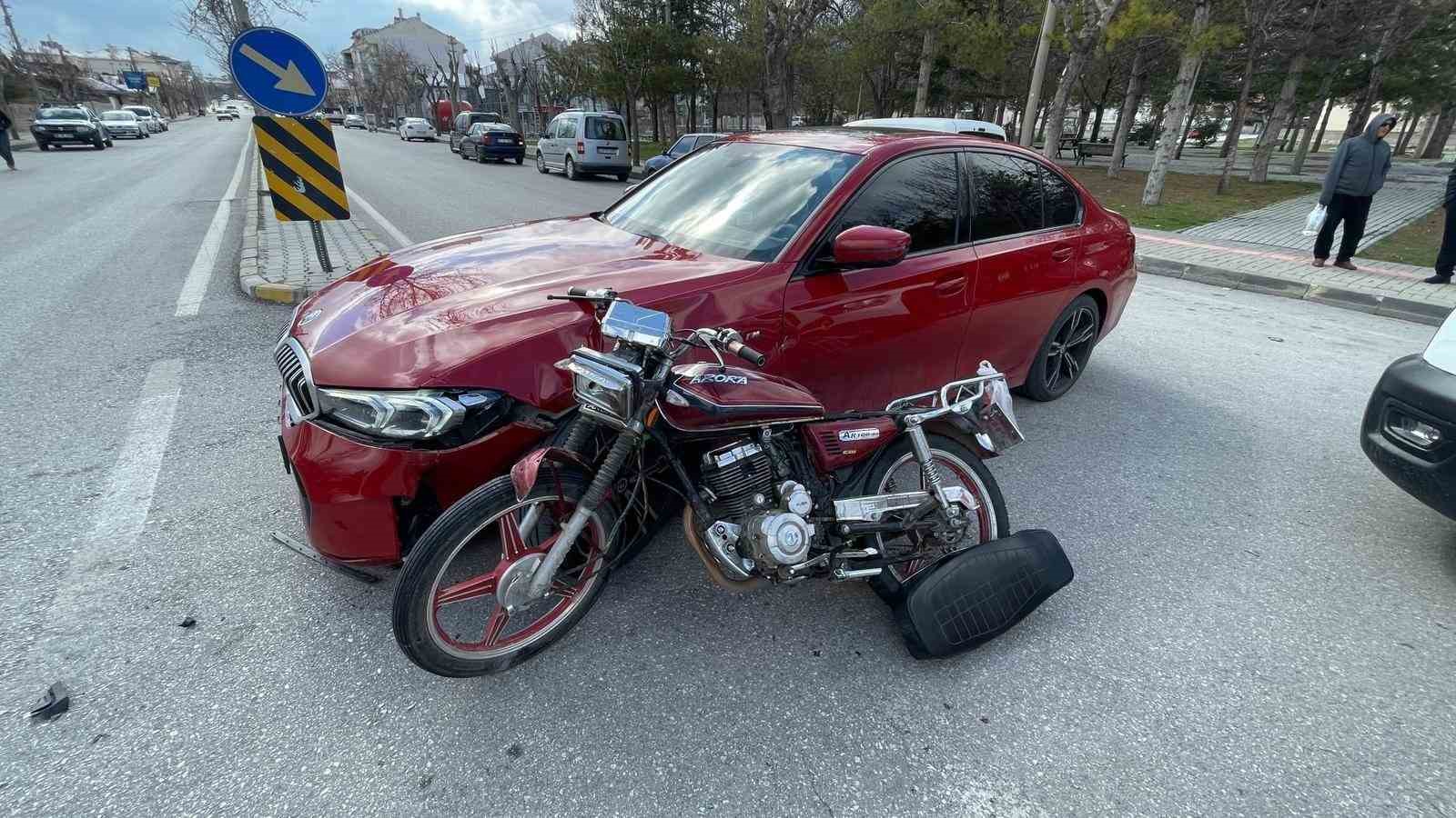 Karaman&rsquo;da otomobil motosikletle &ccedil;arpıştı: 1 yaralı
