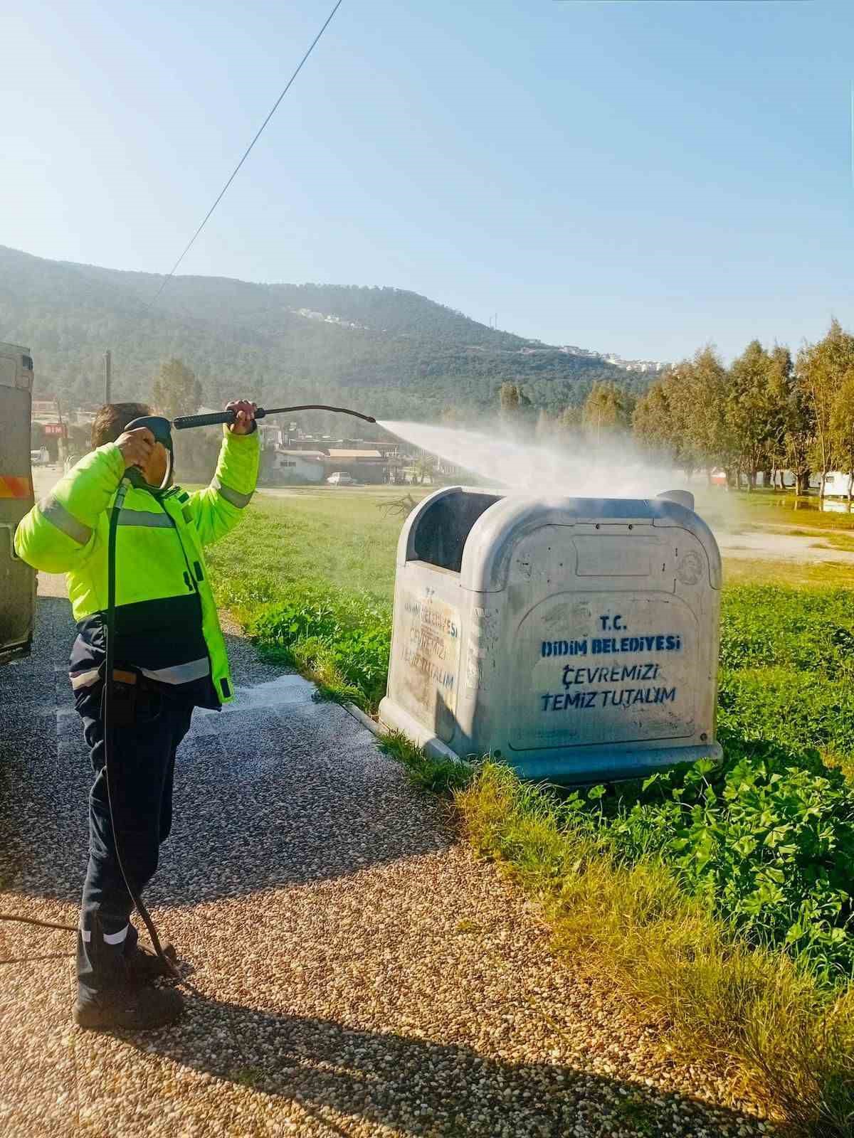 Didim Belediyesi Akb&uuml;k&rsquo;te saha &ccedil;alışmalarını s&uuml;rd&uuml;r&uuml;yor
