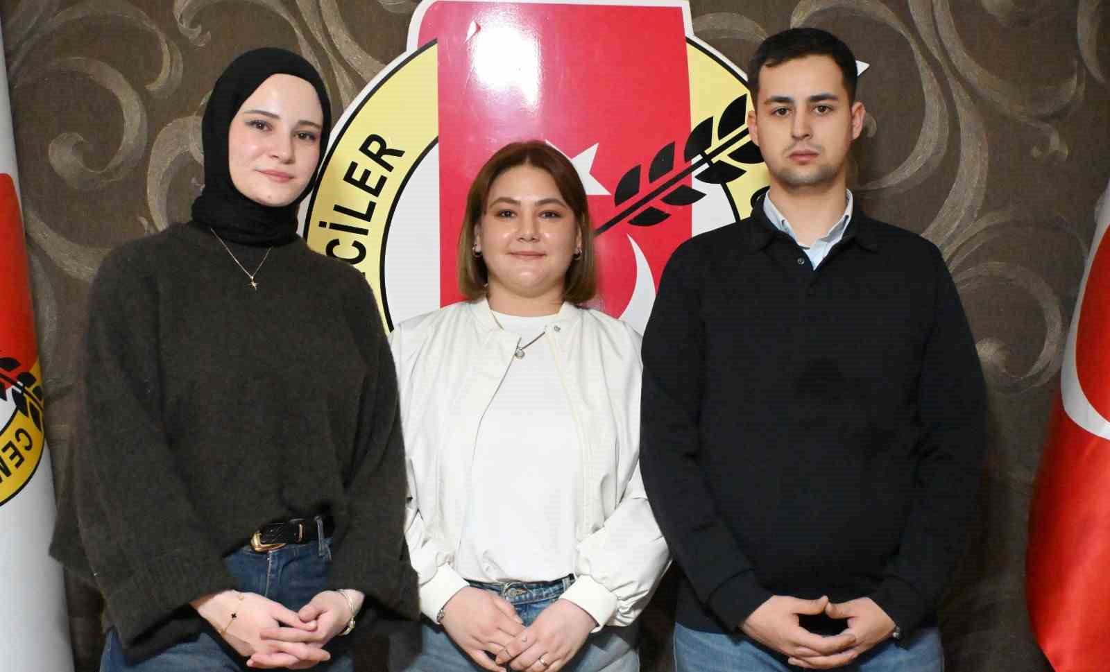 K&uuml;tahya&rsquo;da gen&ccedil; basın mensupları tek &ccedil;atı altında buluştu
